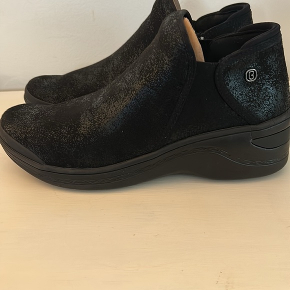 Bzees Domino, black Euro size 41. Ankle bootie, side zip - Picture 3 of 7